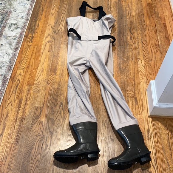 🍾CLOSET CLEAN OUT ACCEPTING ALL REASONABLE OFFERS🍾 - Picture 14 of 15